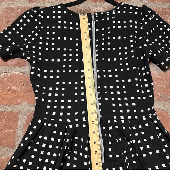 LuLaRoe Amelia Black & White Square Pattern A-line Dress Small Pleated Pockets - Picture 9 of 14